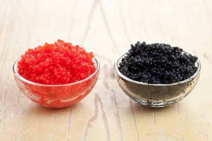 difference black red caviar